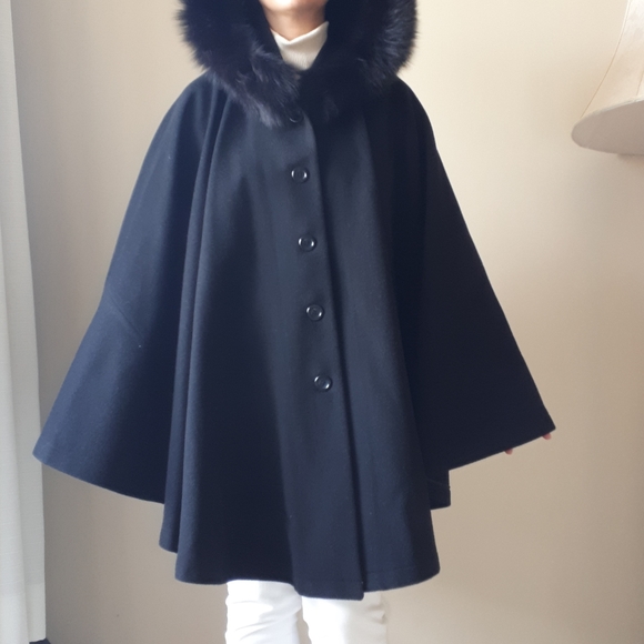 MARIE CLAIRE Black Cape - Picture 4 of 12